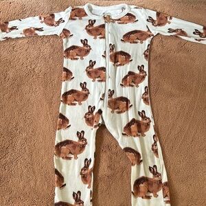 Milkbarn bunny print pajamas. 100% organic cotton. Size 9-12 months.